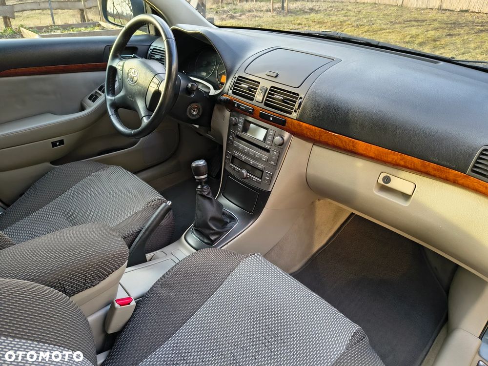 Toyota Avensis 2.0 D-4D Sol - 8