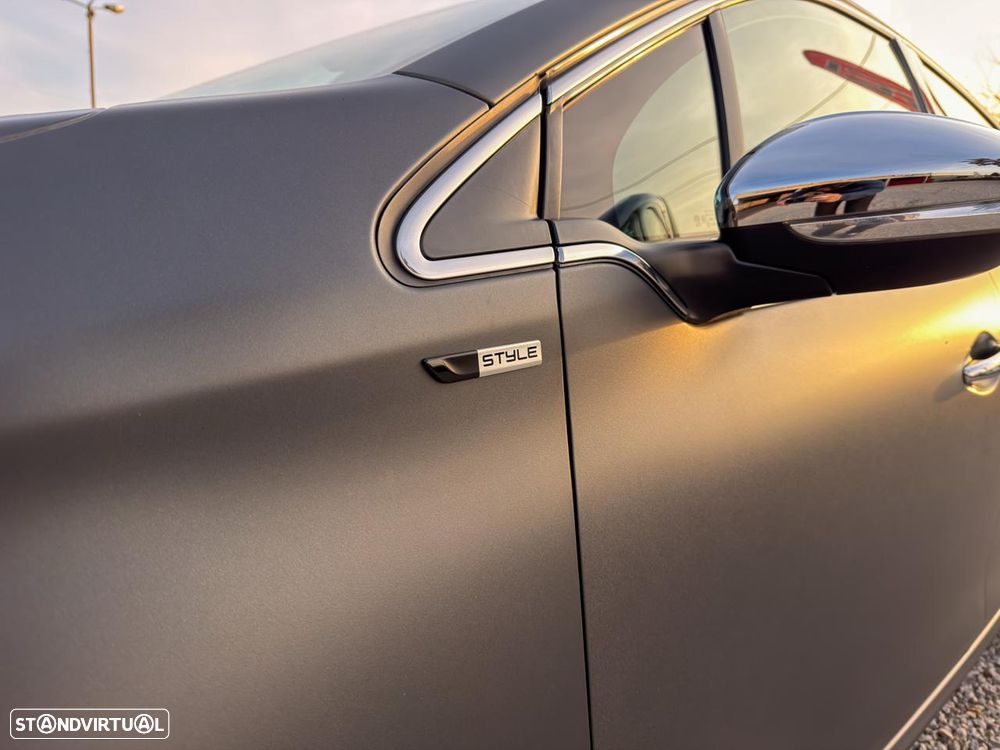 Peugeot 208 1.2 PureTech Style - 21