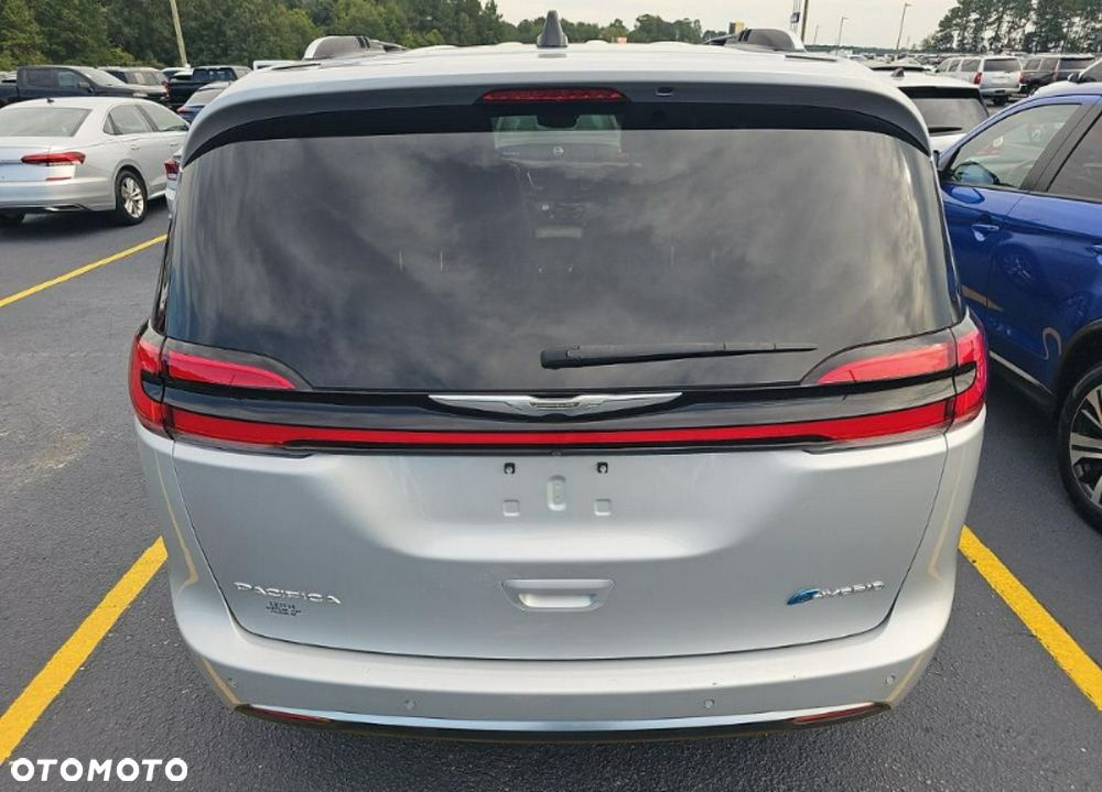 Chrysler Pacifica - 5
