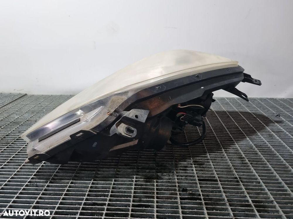 Far Dreapta Renault Koleos 2008 - 2011 SUV 4 Usi (1493) Xenon - 2