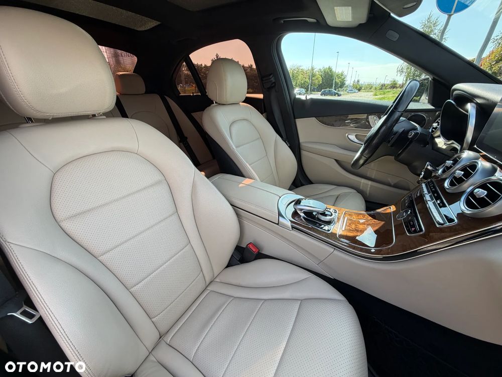 Mercedes-Benz Klasa C 300 9G-TRONIC - 32