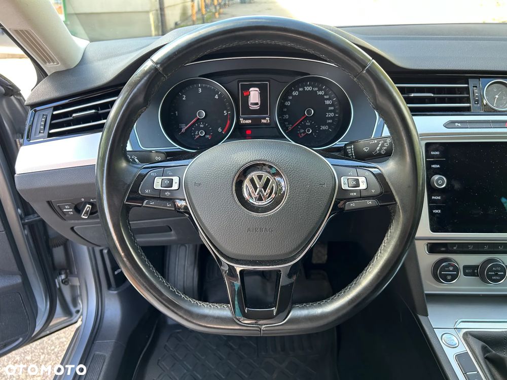 Volkswagen Passat Variant 2.0 TDI SCR Comfortline - 25