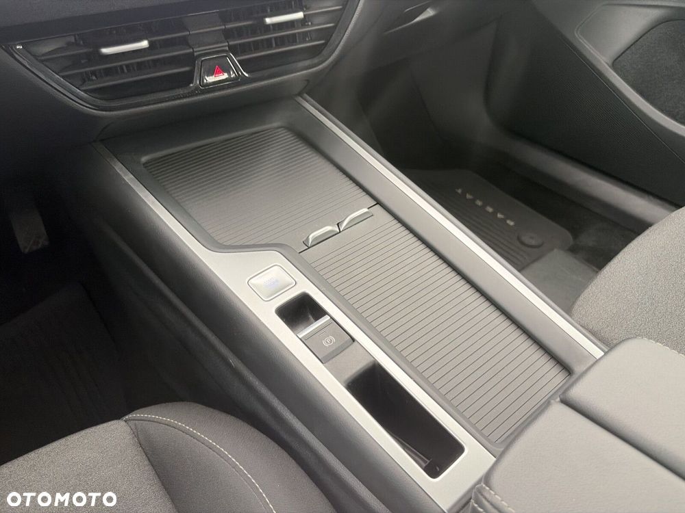 Volkswagen Passat - 16
