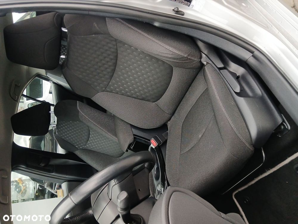 Toyota Corolla 1.8 Hybrid Comfort - 38