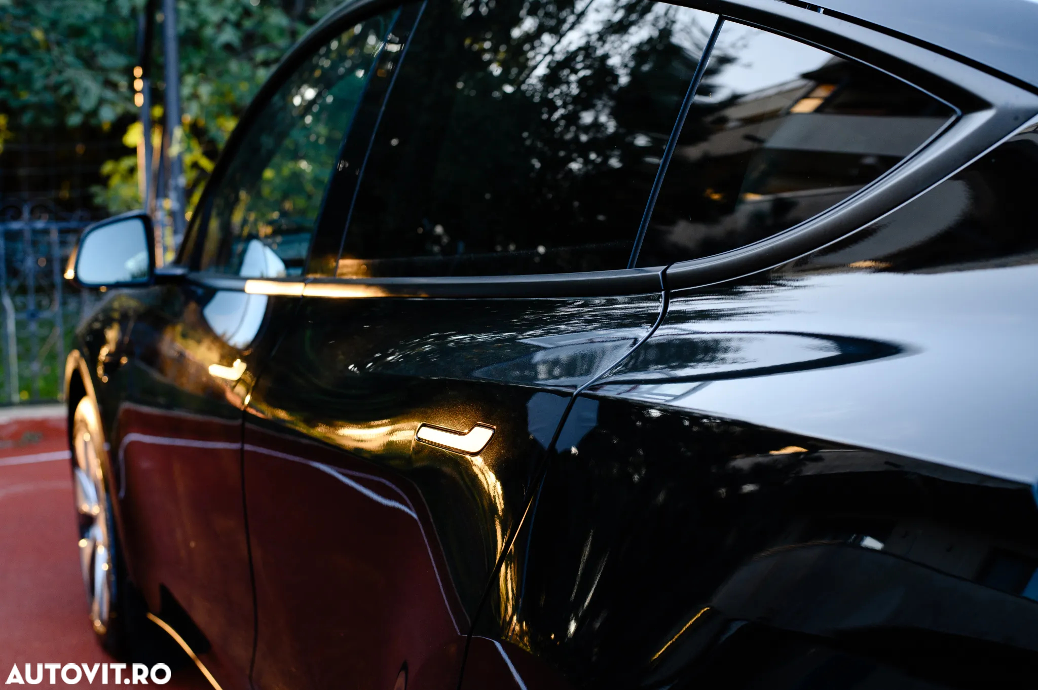 Tesla Model Y - 15
