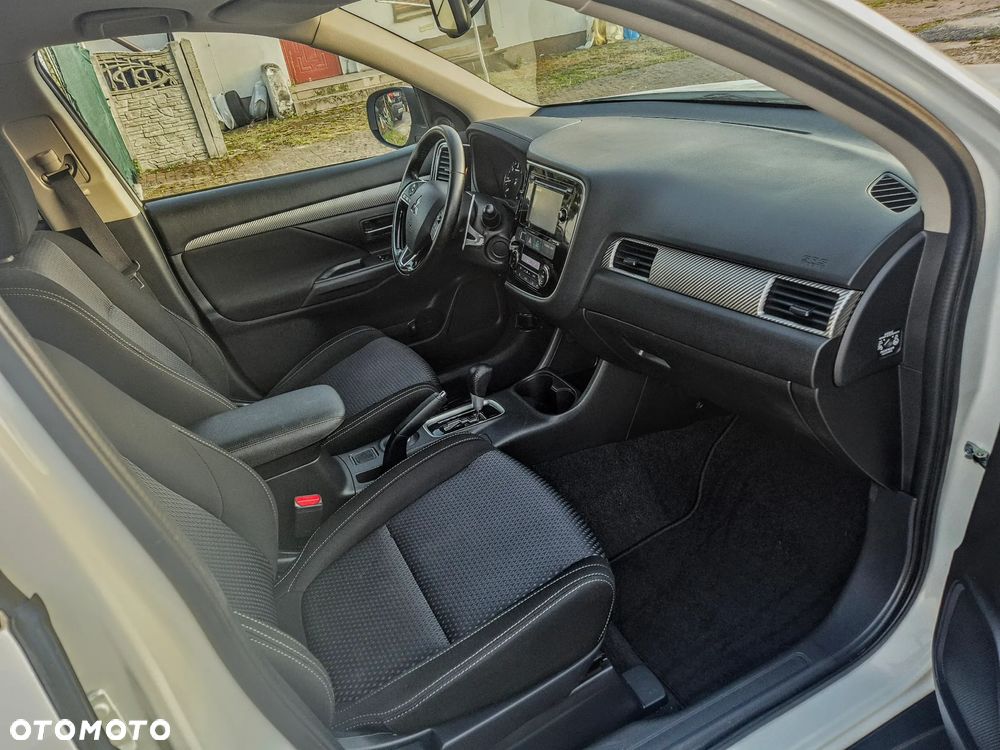 Mitsubishi Outlander 2.2 DI-D 4WD Automatik Diamant Edition - 12