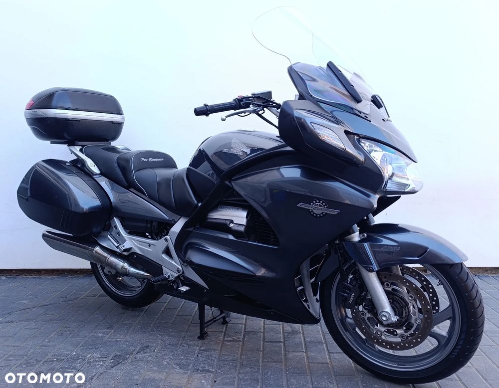 Honda ST - 8