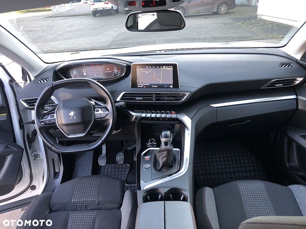 Peugeot 3008 1.2 PureTech Allure S&S - 11