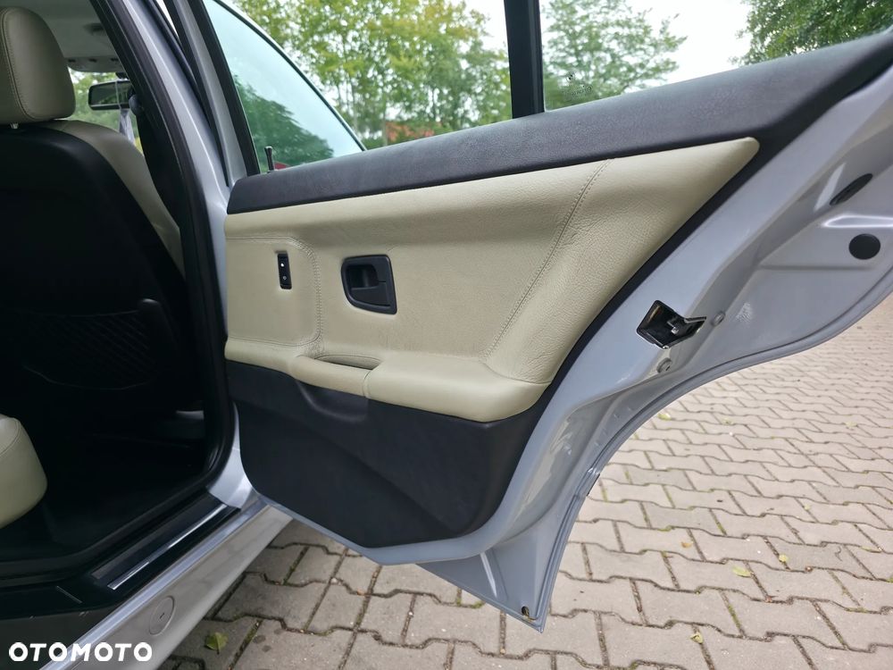 BMW Seria 3 320i - 25