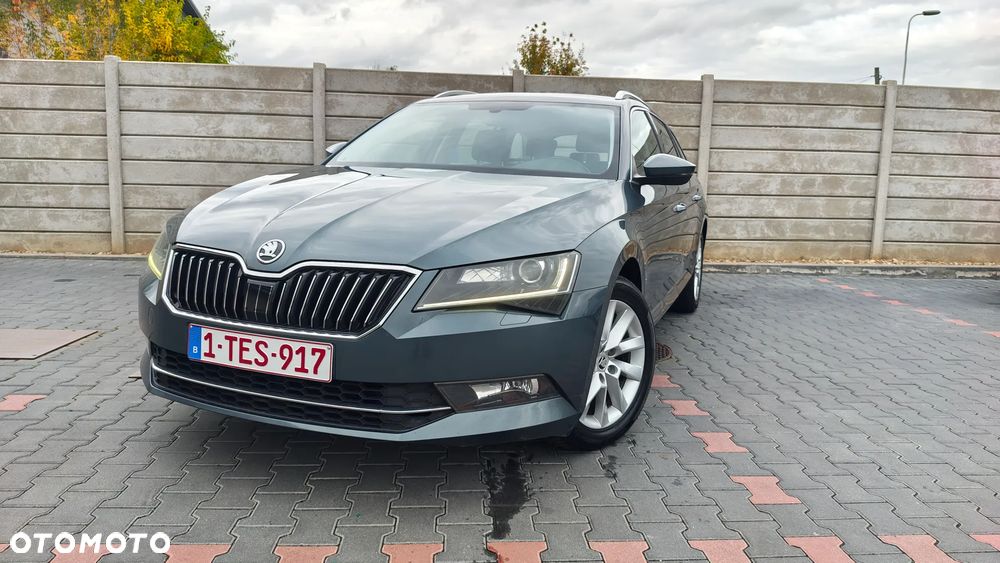 Skoda Superb 2.0 TDI Premium Edition - 11