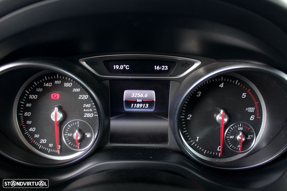 Mercedes-Benz CLA 180 d Shooting Brake Urban - 10