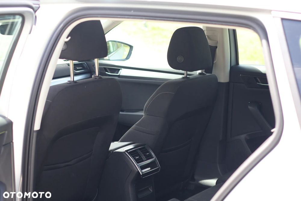 Skoda Superb 2.0 TDI SCR Ambition - 5