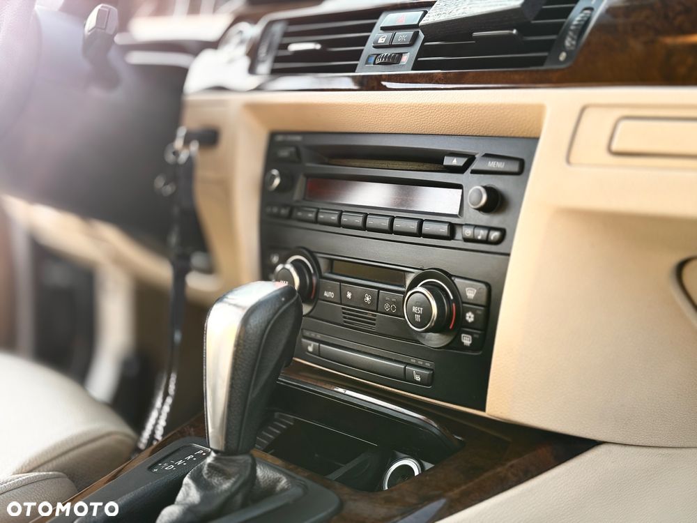 BMW Seria 3 325i - 26