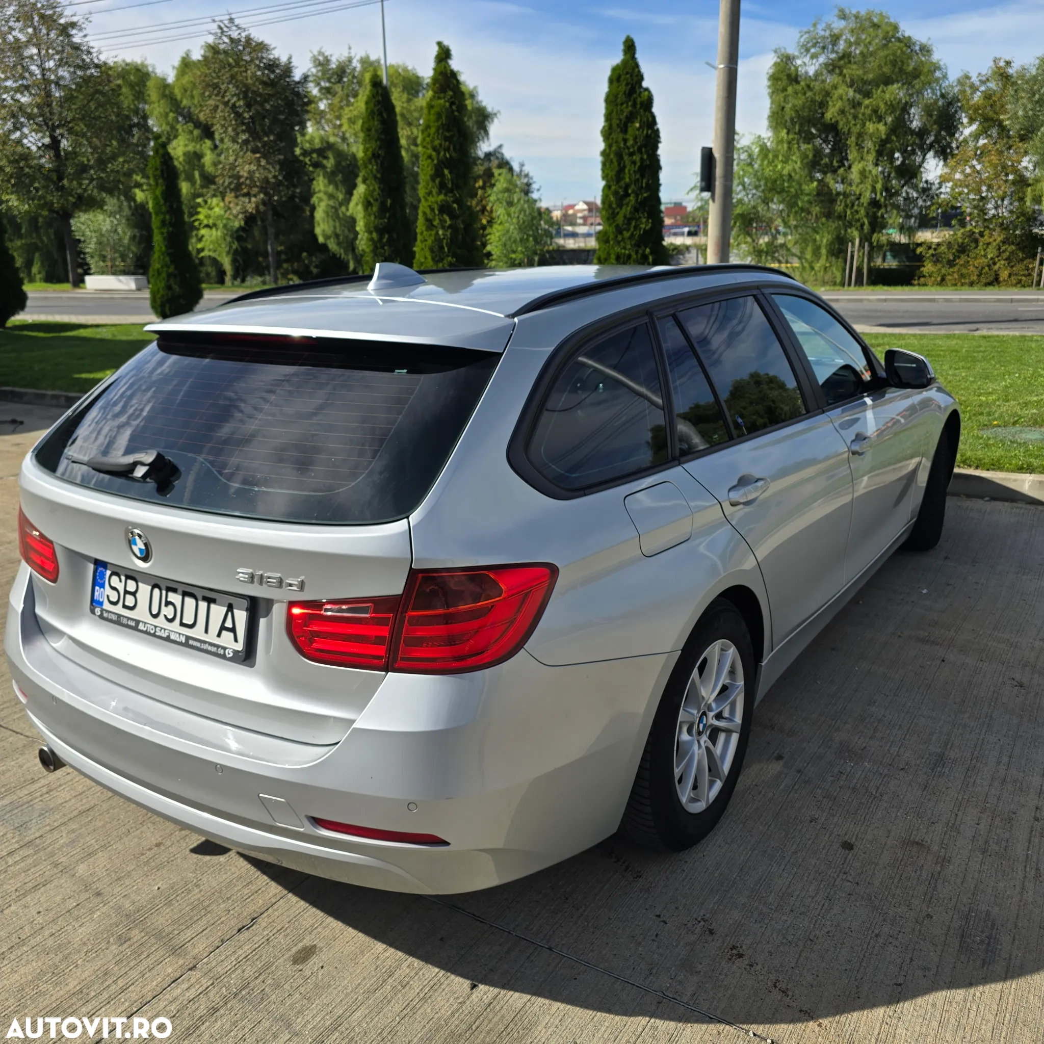 BMW Seria 3 318d xDrive Touring Modern Line - 11