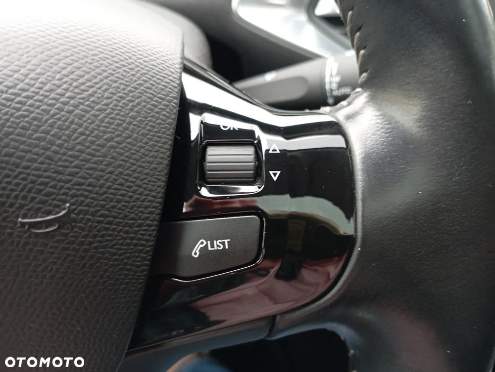 Peugeot 308 1.2 PureTech Allure S&S EAT6 - 20