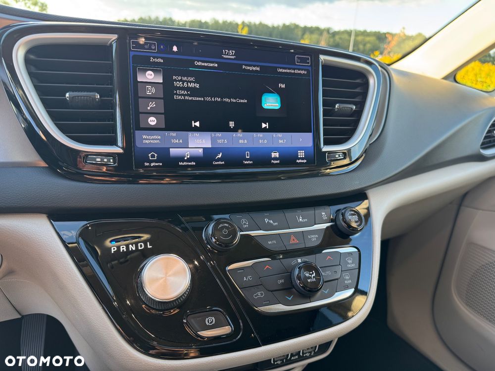 Chrysler Pacifica - 16