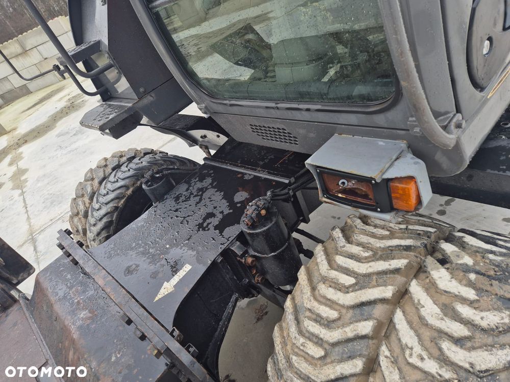 Hitachi ZX190W-3 - 11