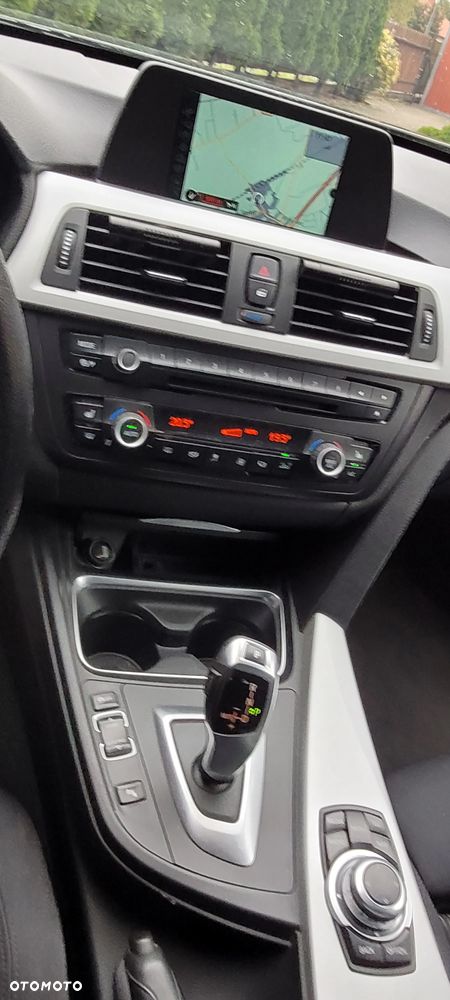BMW Seria 3 320d Touring - 17
