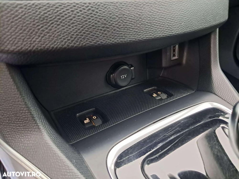 Peugeot 308 1.2 L PureTech Turbo S&S EAT8 Active Pack - 17