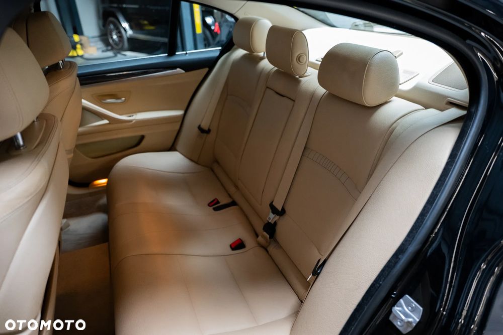 BMW Seria 5 535i xDrive - 17