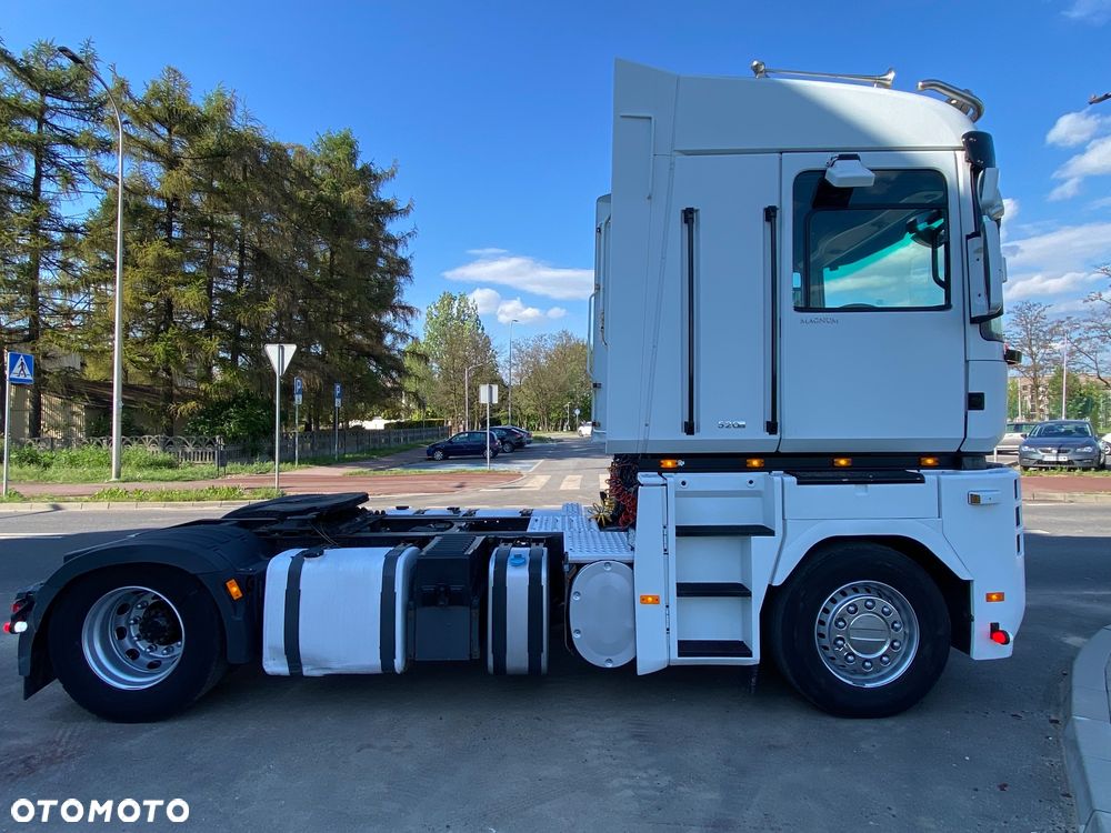 Renault Magnum 520 DXI - 11