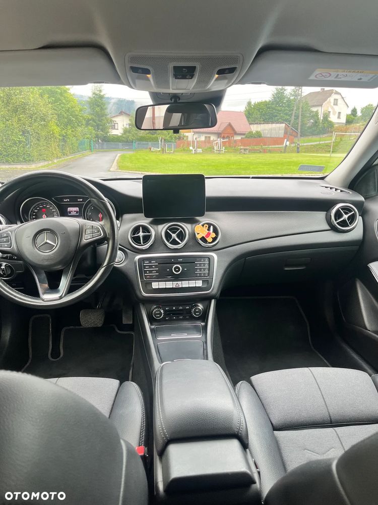 Mercedes-Benz GLA 200 7G-DCT - 10
