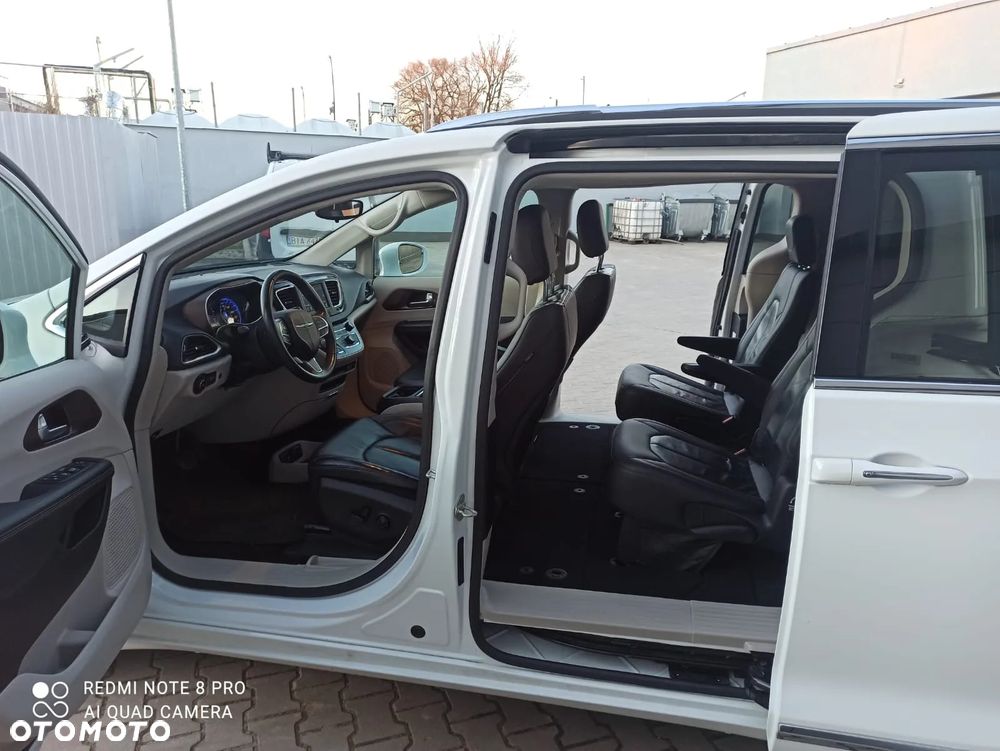 Chrysler Pacifica - 17