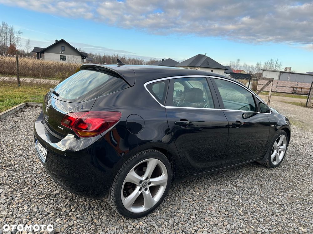 Opel Astra 1.6 T Cosmo - 3