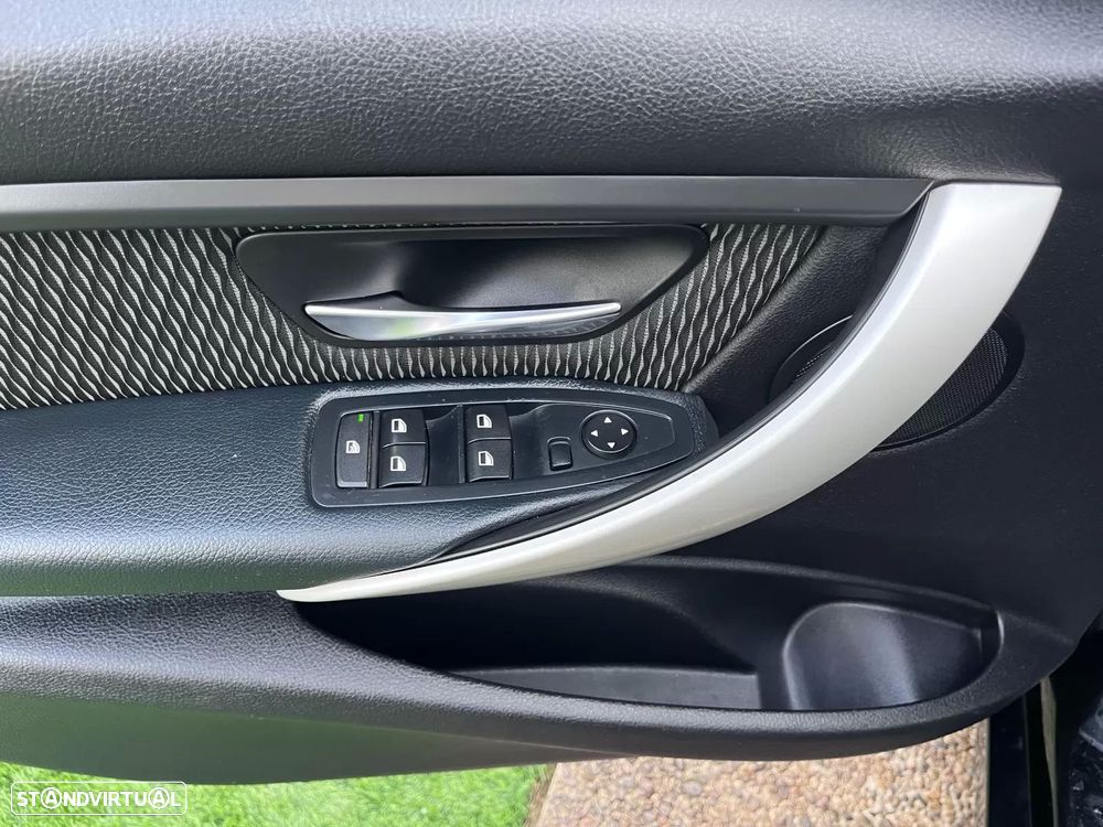 BMW 320 d Touring Aut. Sport Line - 27