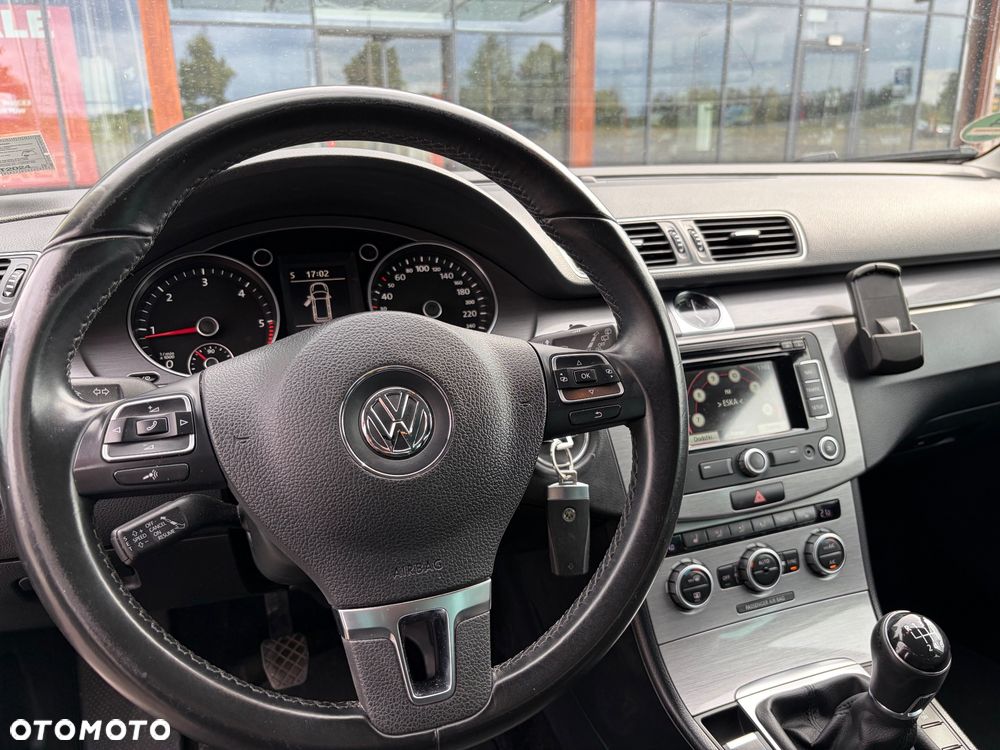 Volkswagen Passat - 14