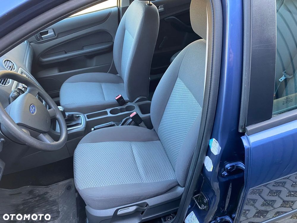 Ford Focus 1.4 16V Trend - 25