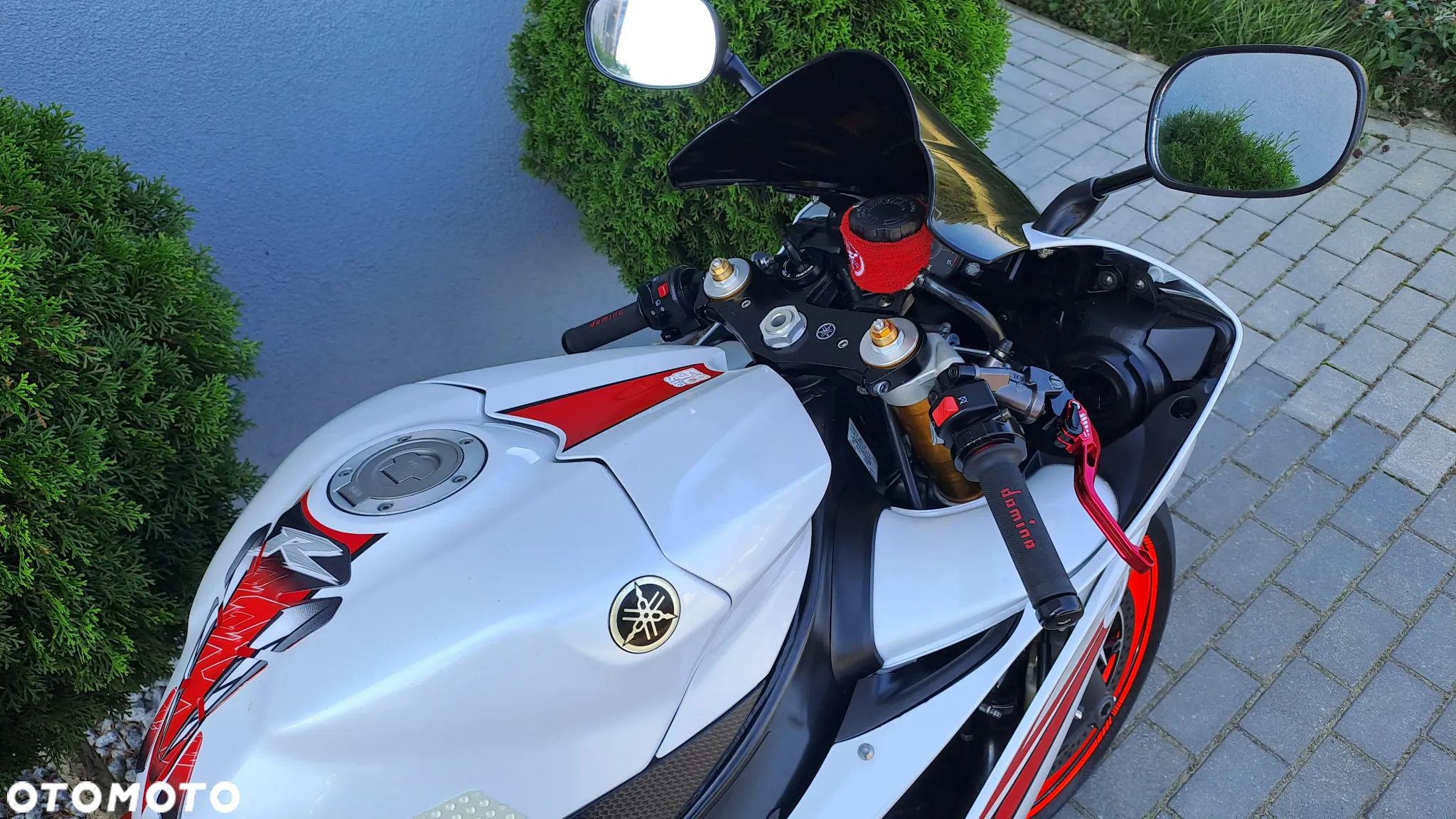 Yamaha R1 - 25