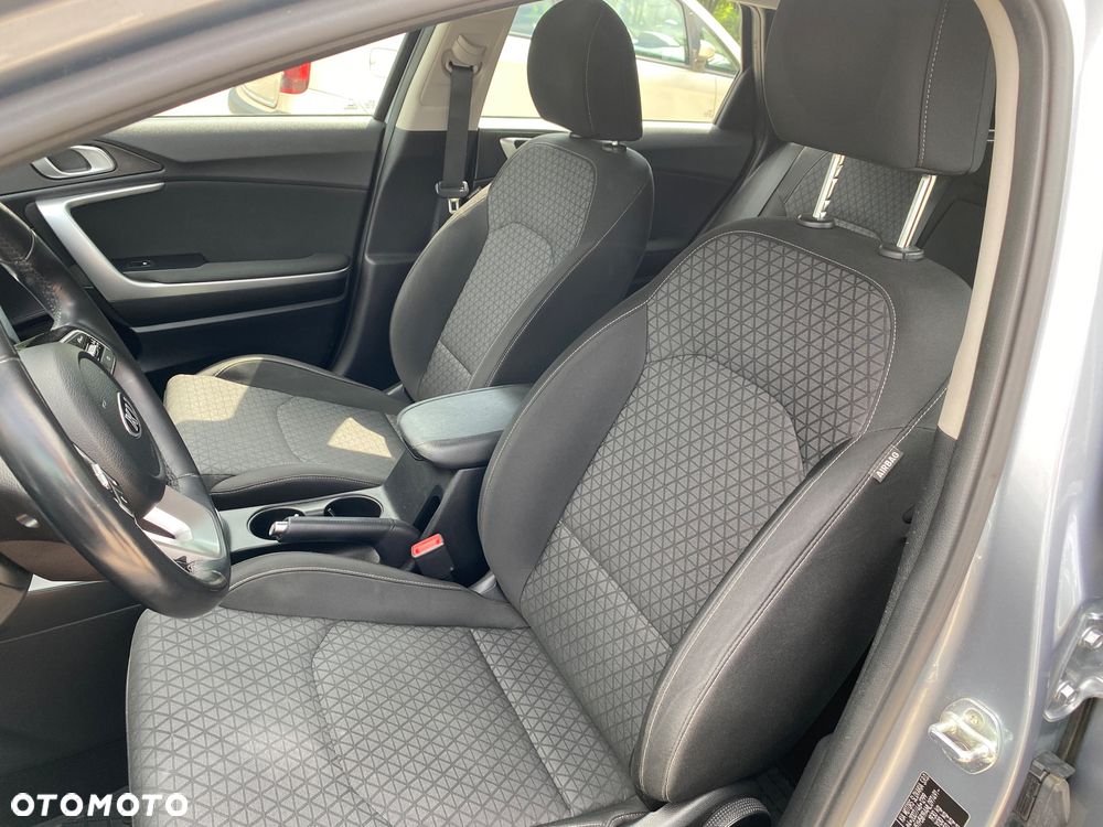 Kia Ceed 1.6 CRDi mHEV L - 19