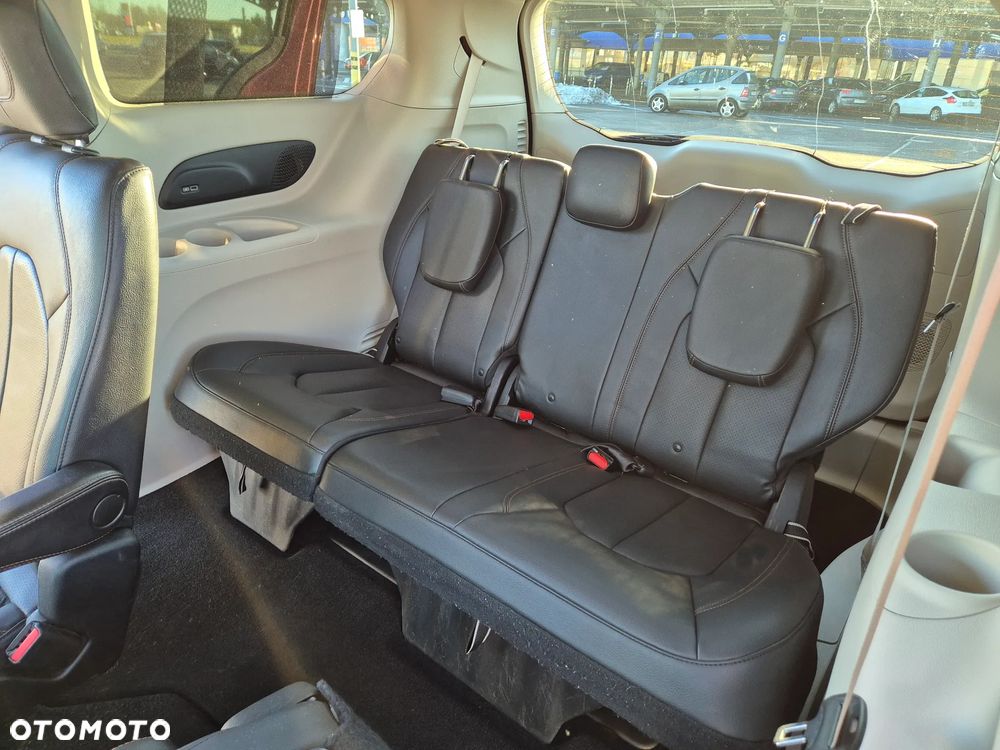 Chrysler Pacifica - 29