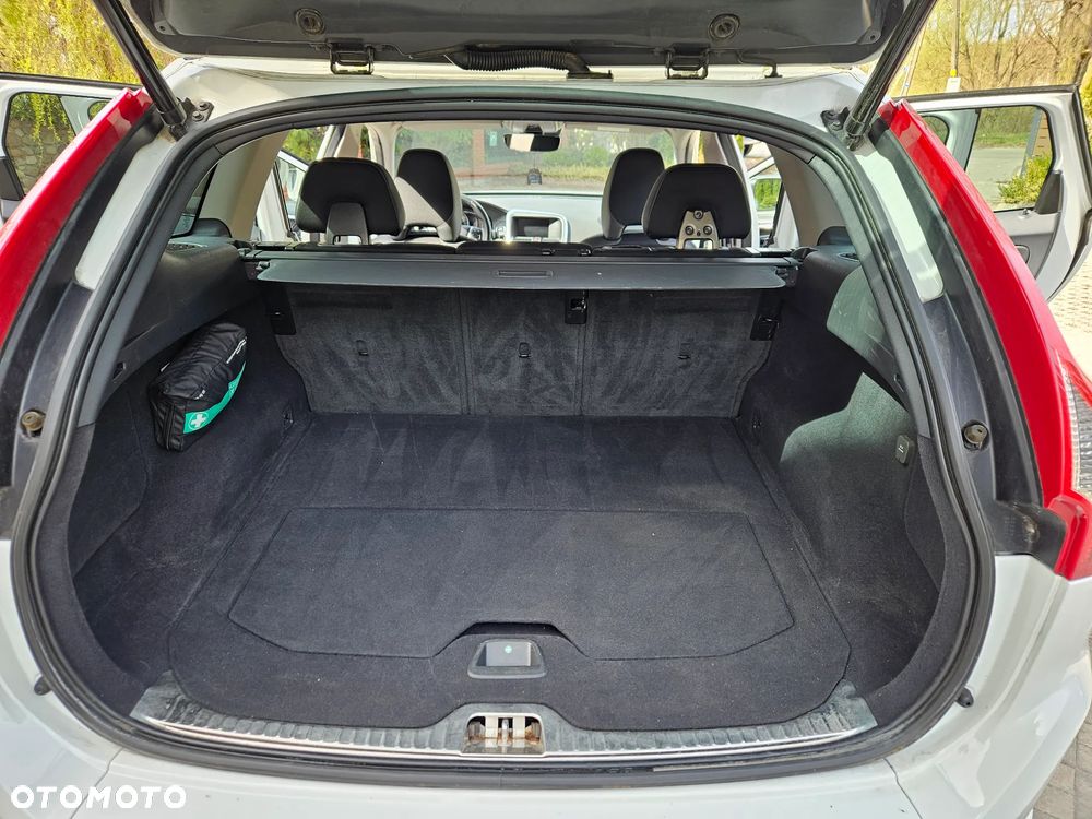 Volvo XC 60 D4 Momentum - 9