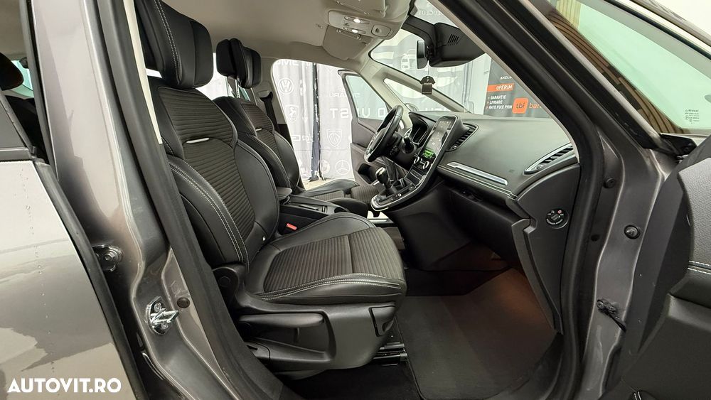 Renault Grand Scenic - 17