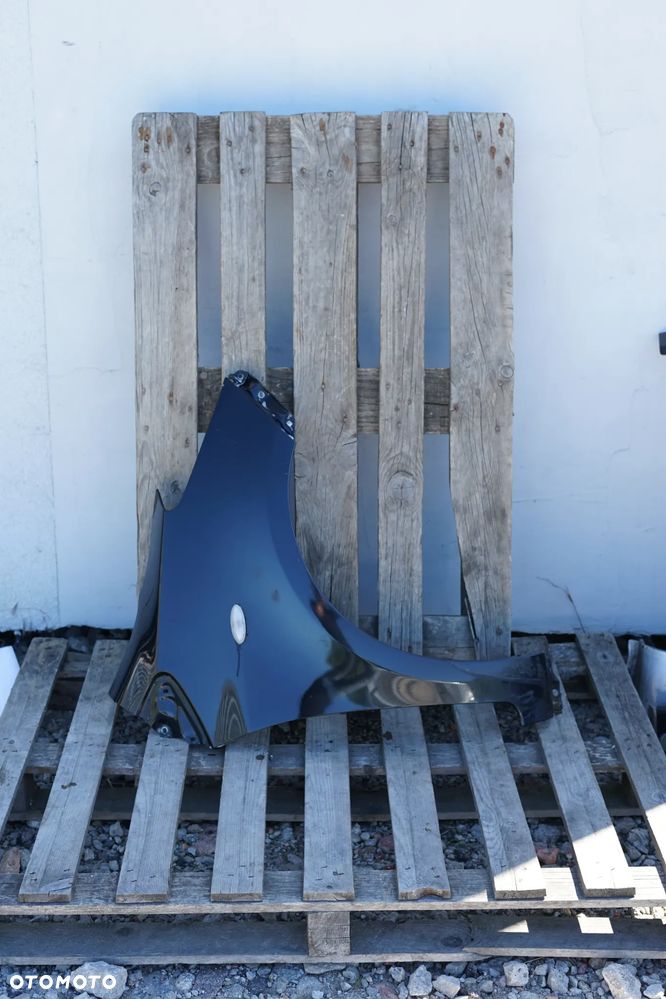 Błotnik przód przedni prawy Toyota Yaris II 209