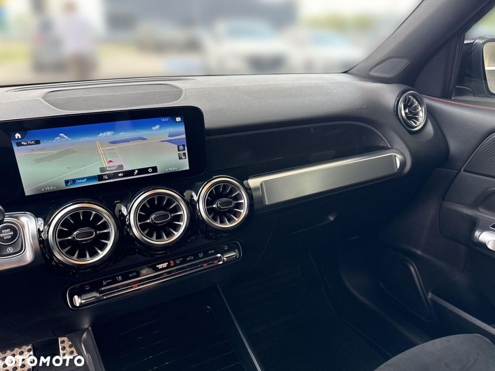 Mercedes-Benz GLB - 13