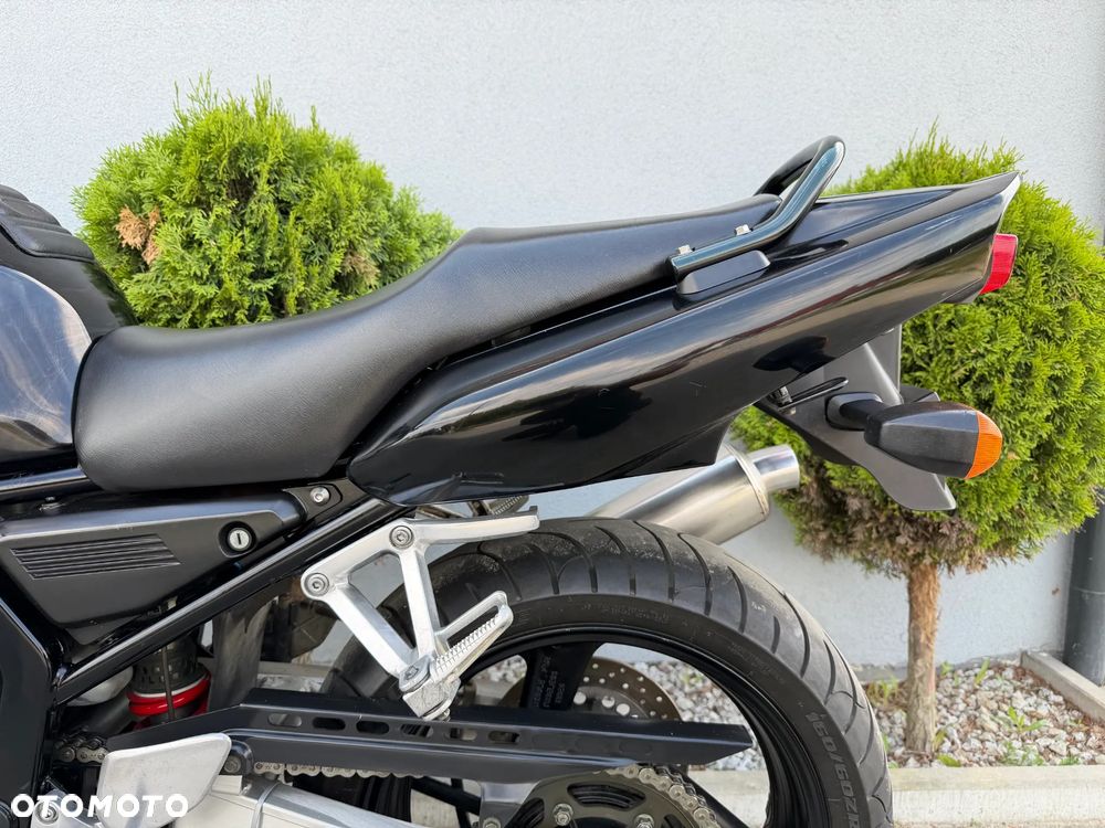 Yamaha FZS - 33
