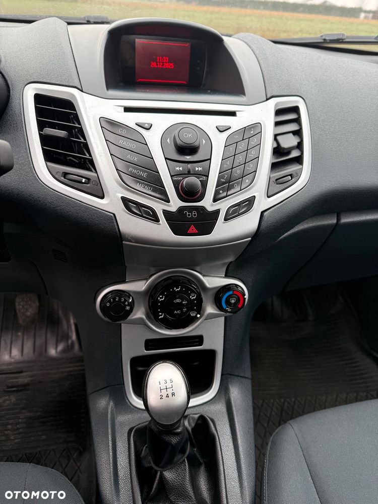 Ford Fiesta 1.25 Celebration - 16