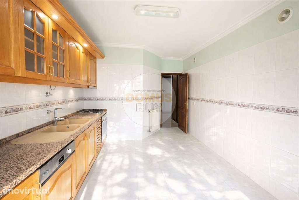 T2 DE 2004 COM TERRAÇO, ANEXO E ARRECADAÇÃO - SEIXAL - Grande imagem: 4/13