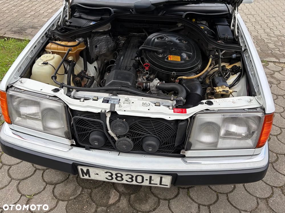 Mercedes-Benz W124 (1984-1993) - 23