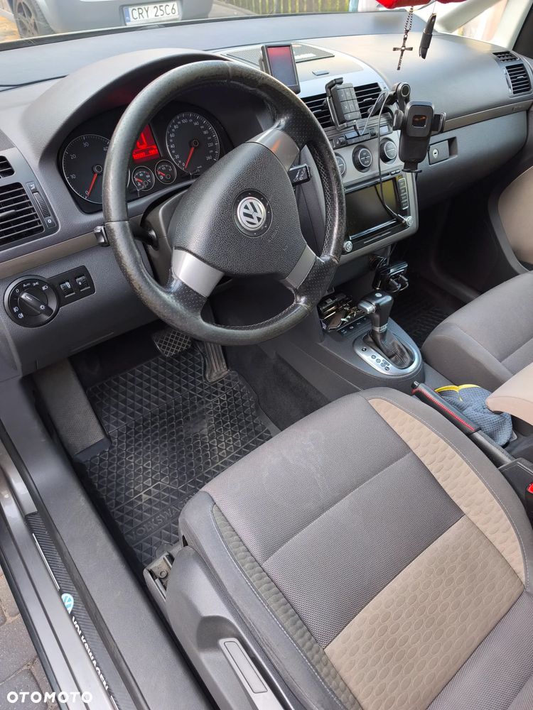 Volkswagen Touran 2.0 TDI DPF DSG Cross - 36