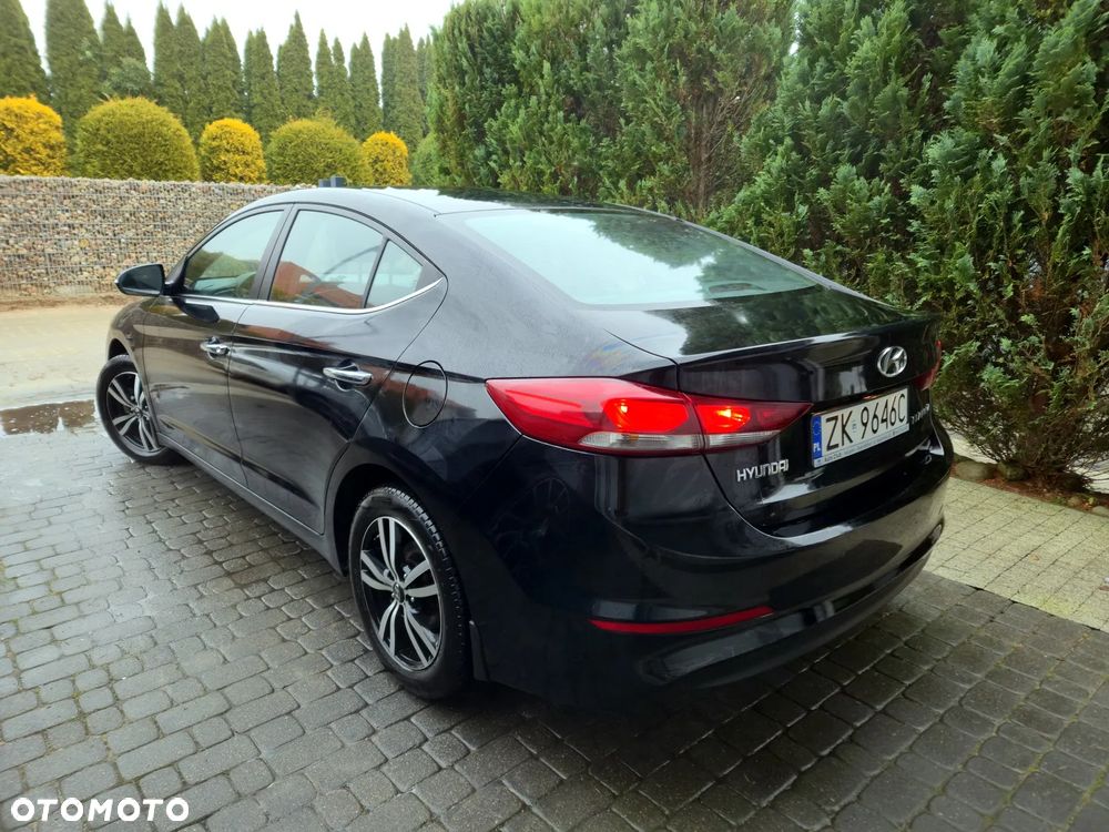 Hyundai Elantra 1.6 Comfort - 3