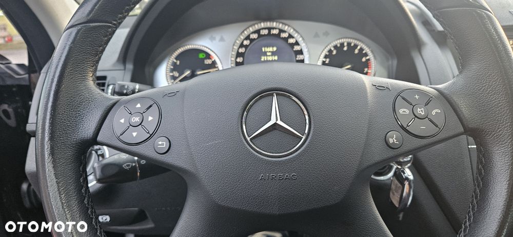 Mercedes-Benz Klasa C 180 BlueEFFICIENCY Avantgarde - 33