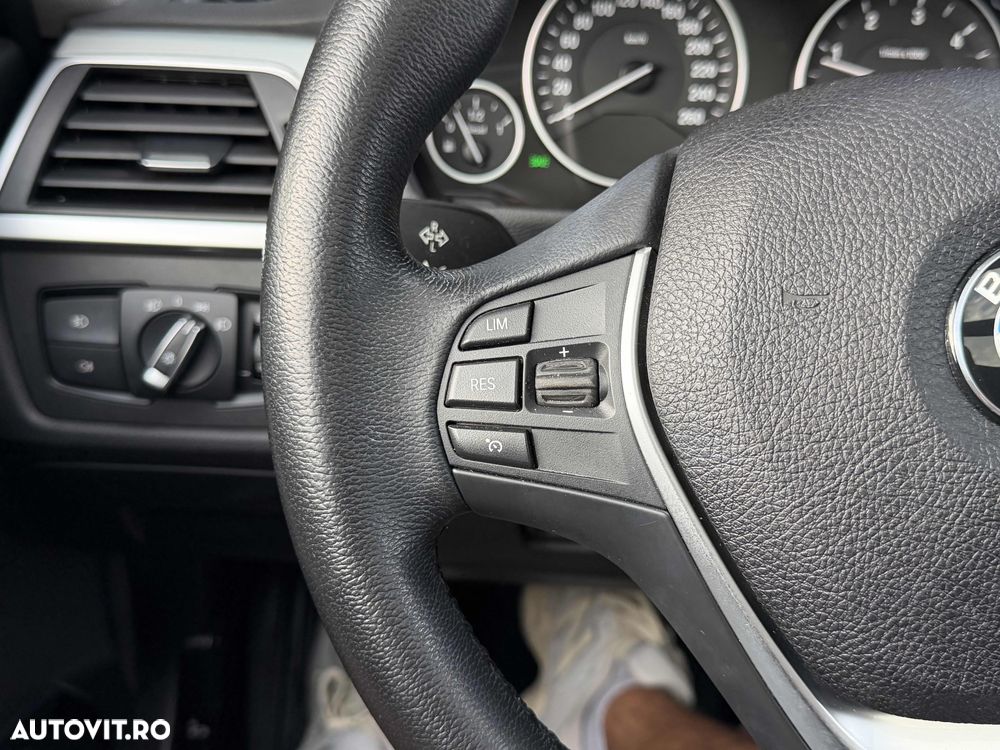 BMW Seria 3 318d Aut. Luxury Line - 23