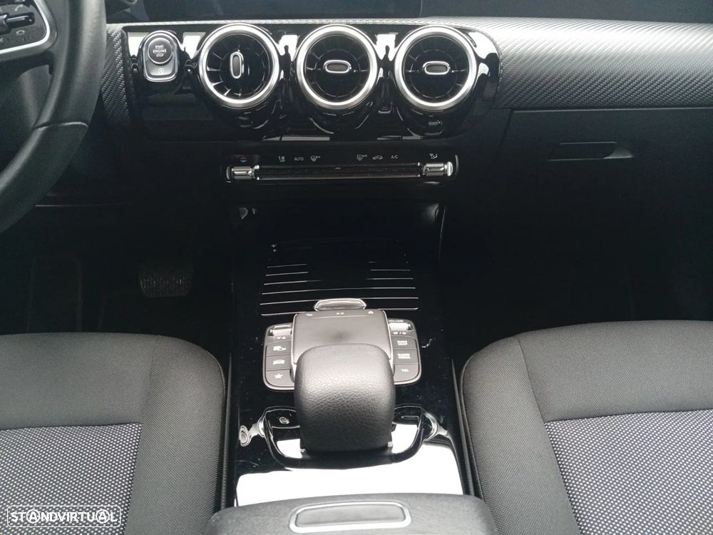 Mercedes-Benz CLA 180 Shooting Brake 7G-DCT - 13