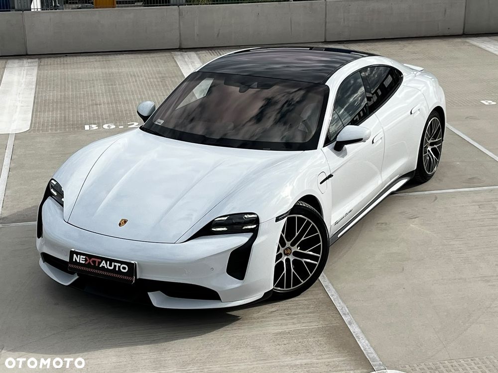 Porsche Taycan Turbo - 12