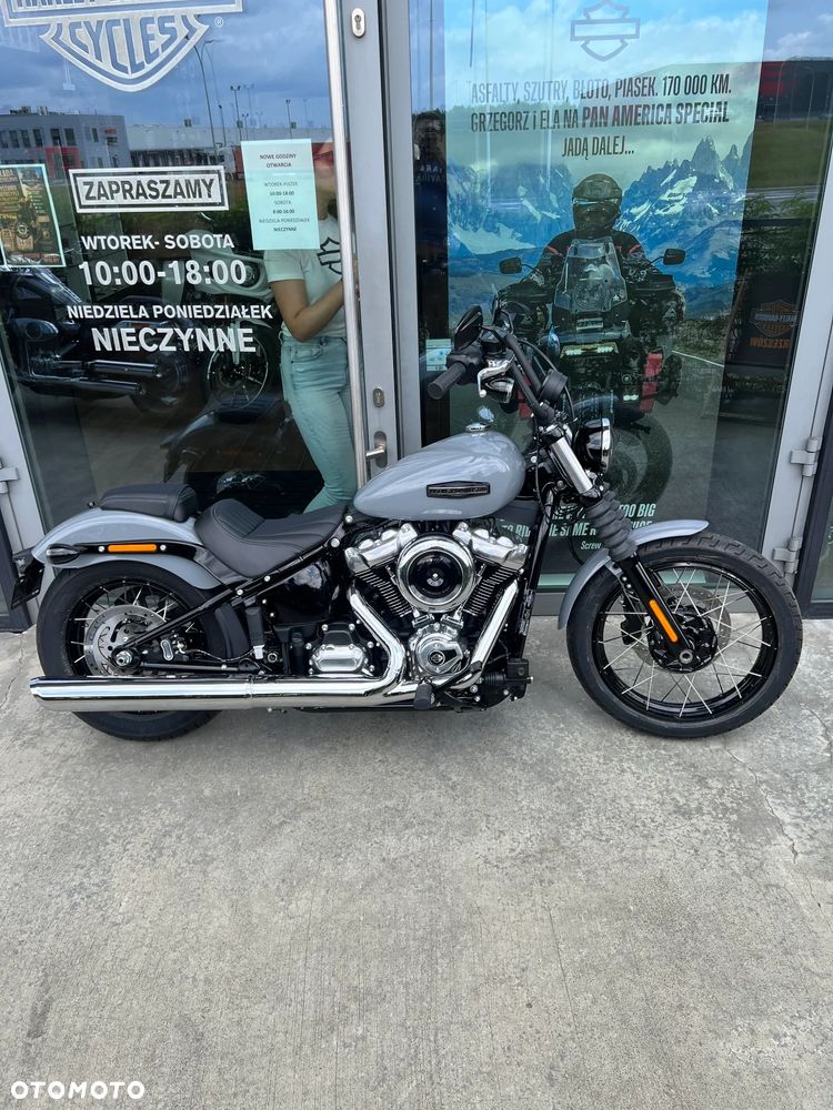 Harley-Davidson Softail Street Bob - 1