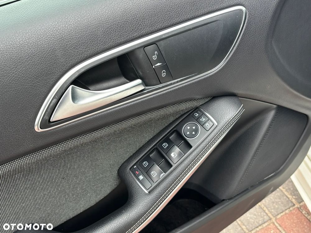 Mercedes-Benz Klasa A 180 7G-DCT AMG Line - 18